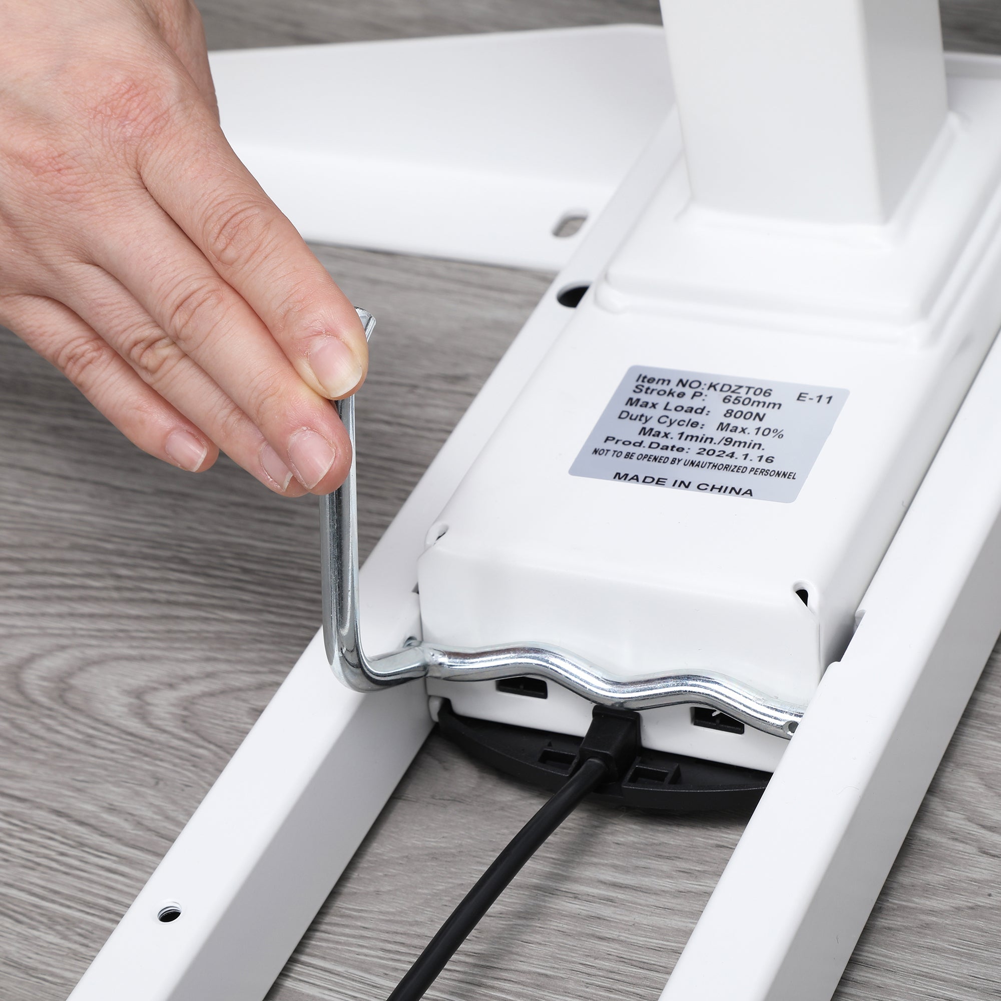 Quattro Series 60" Electric Standing Desk with Curved Top